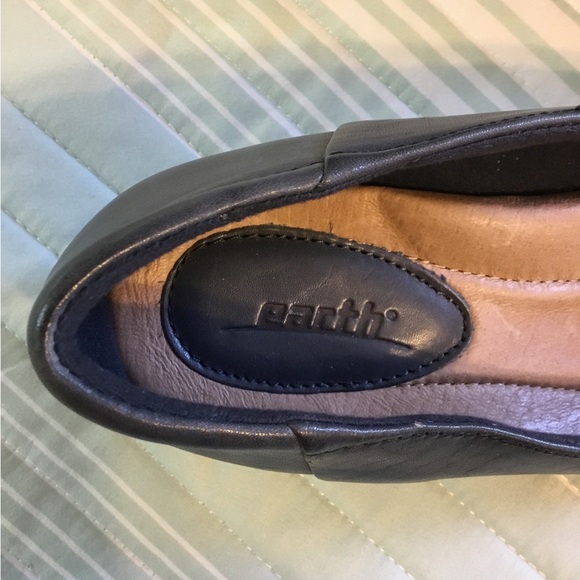 EARTH Navy 9.5M Wedge pumps  1 3/4” heel. Worn one time. Good arch support - Picture 3 of 8